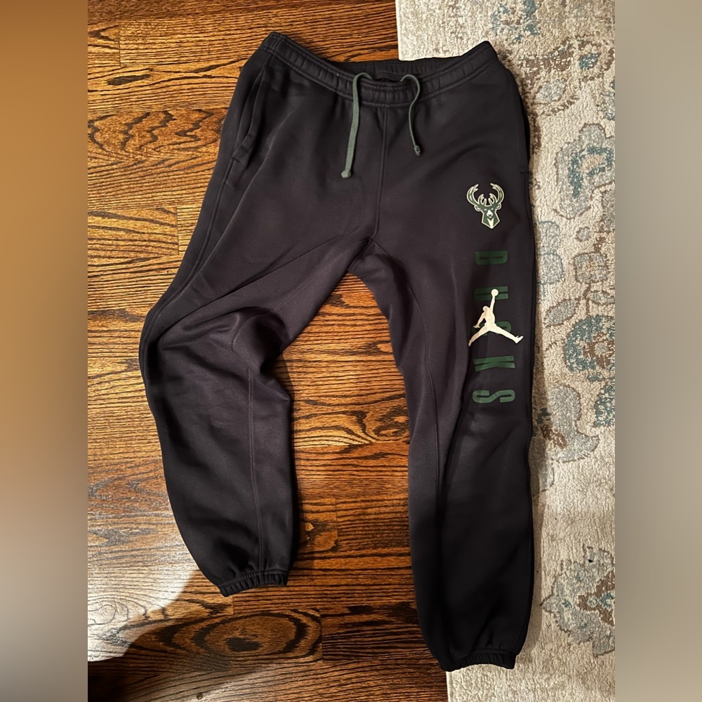 Men's Milwaukee Bucks Courtside Statement Edition Fleece Pants - **NEW**